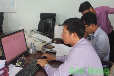 Đẩy mạnh cải cách thủ tục hành chính: Quan tâm nâng cao trình độ chuyên môn, đạo đức của đội ngũ cán bộ, công chức